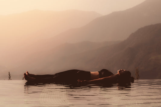 Beim Yoga Nidra wird versucht Tiefenentspannung und tiefere Bewusstseinsschichten zu erreichen.