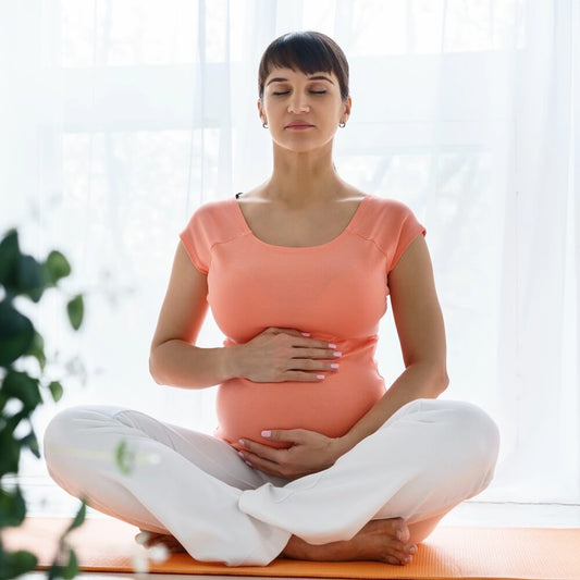 Schwangerschaftsyoga ist eine wunderbare Möglichkeit sich während der Schwangerschaft fit zuhalten und sich auf die Geburt vorzubreiten.