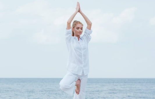 Yoga ist mehr als nur Bewegung. Es ist eine Lebenseinstellung bzw. -philiosophie. Spirtualität gehört ebenso dazu wie die Meditation.