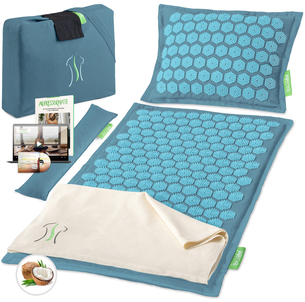 Komplettes türkis Akupressurmatten-Set bestehend aus Matte, Kissen, Lendenkissen, Tragetasche, Baumwolltuch sowie digitalem Videokurs, Hörbuch und E-Book. Die Matte und das Kissen sind mit Akupressurspitzen versehen. Das Set liegt übersichtlich angeordnet auf weißem Hintergrund.