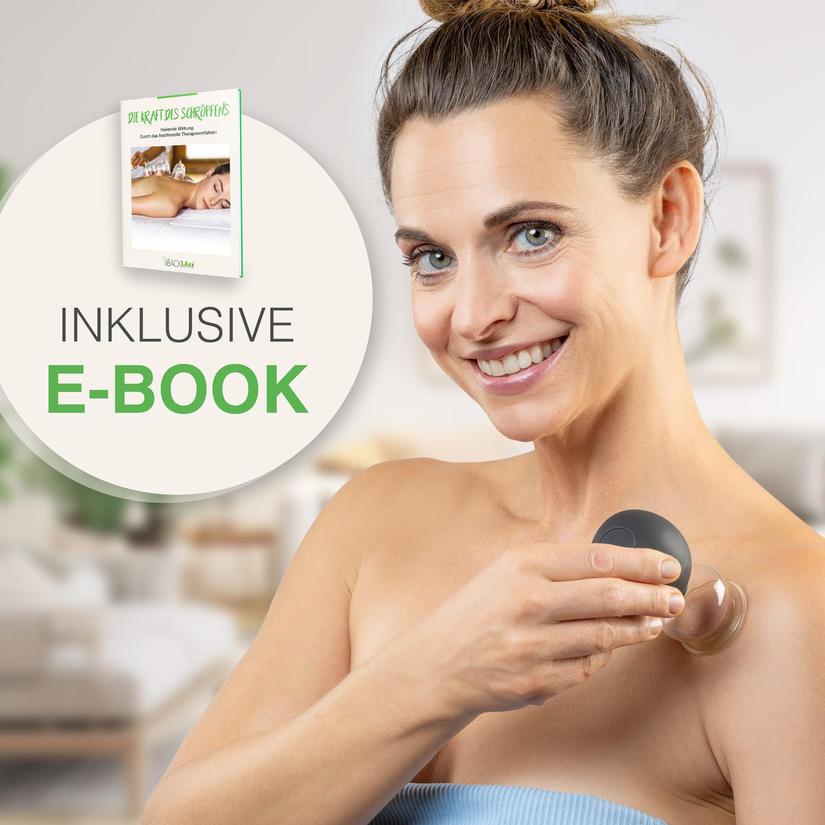 Frau wendet BACKLAXX Schröpfglas am Schulterbereich an - Set inklusive E-Book 